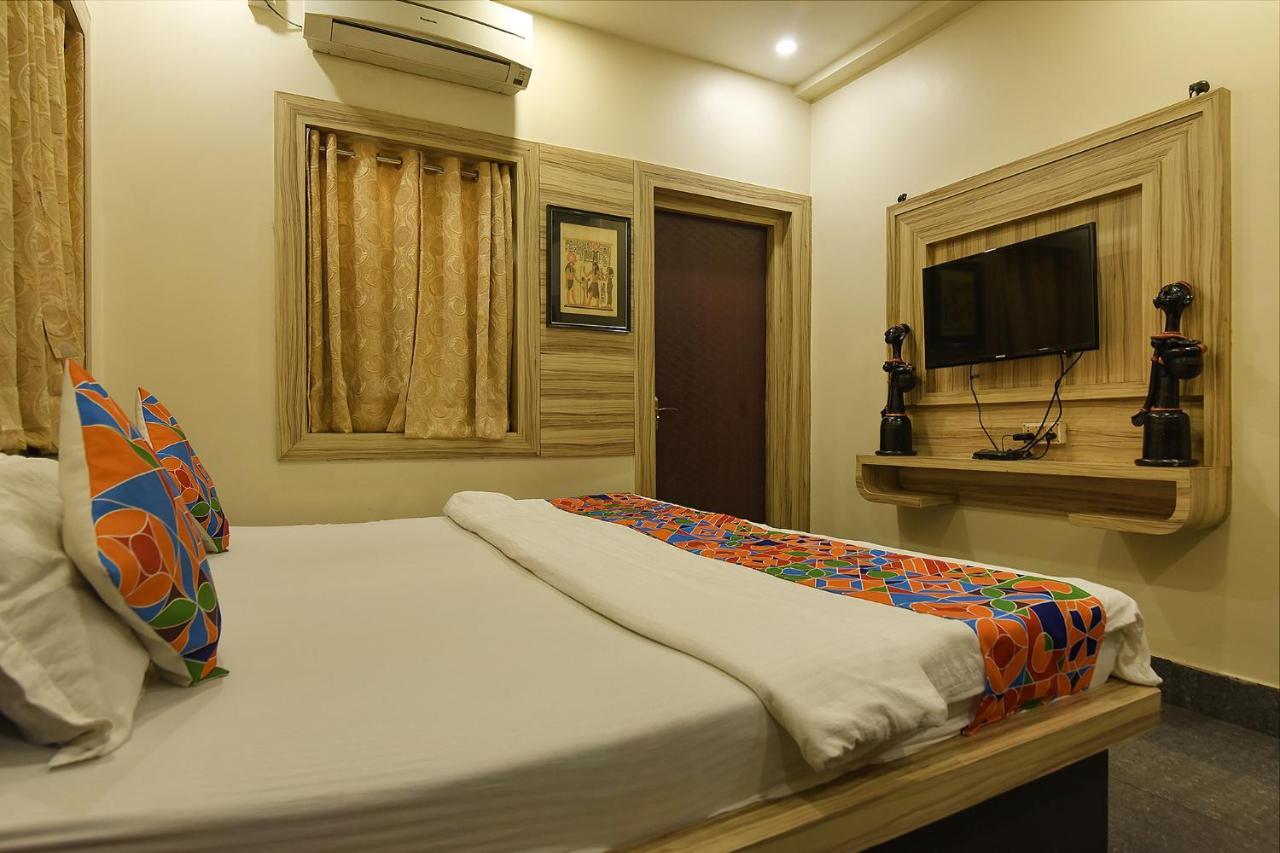 Fabexpress Shivalya Hotel Kolkata Exterior photo